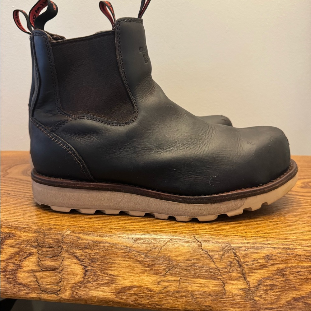 Red Wing Shoes traction tread lite safety toe Chelsea boots. Size 9.5 wide